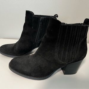 Women’s Black Bootie Heel Size 8